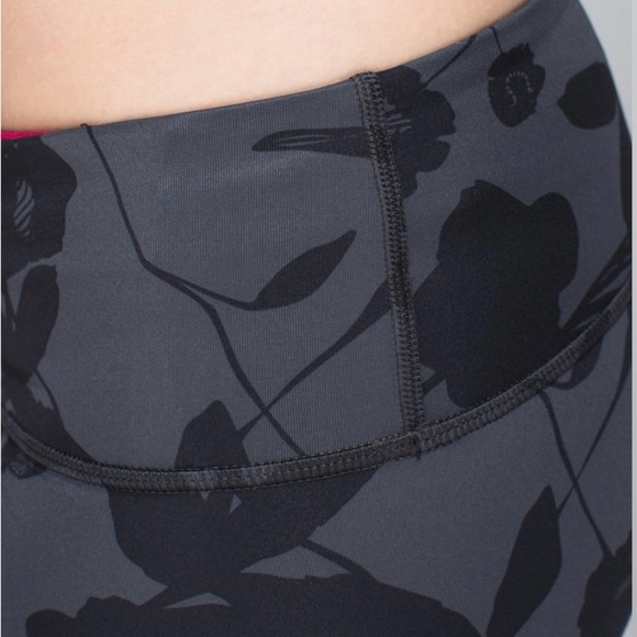 Rare! Lululemon Boogie Shorts Full-On Luxtreme Flat Inky Floral Sz 2 2014 Y2K - Picture 7 of 11